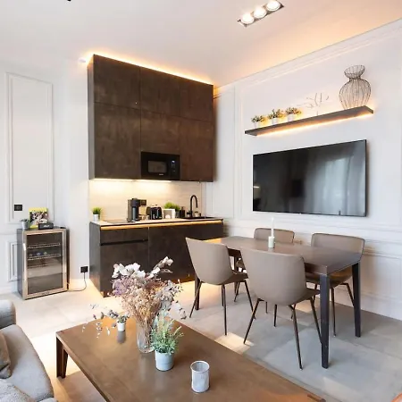 Elegant Marais 1br Overlooking A Private Garden * 파리