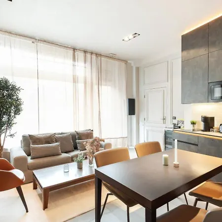 Elegant Marais 1br Overlooking A Private Garden 아파트 *