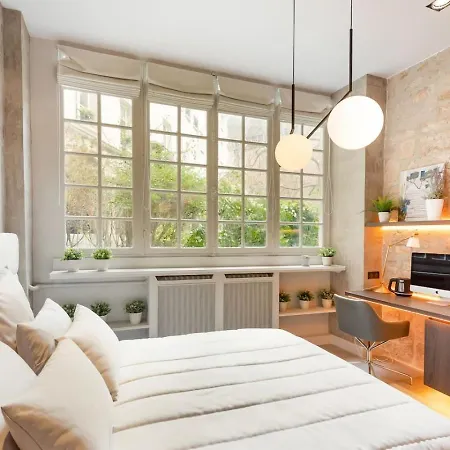 Appartement Elegant Marais 1br Overlooking A Private Garden