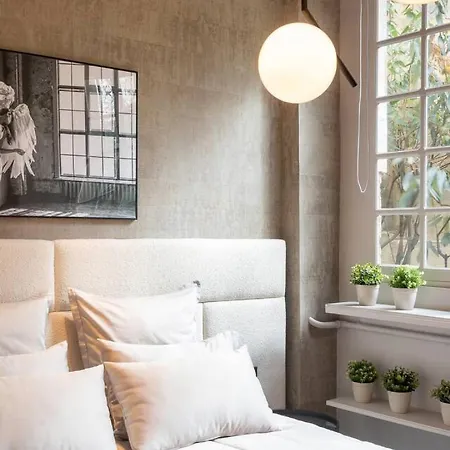 Elegant Marais 1br Overlooking A Private Garden * 파리